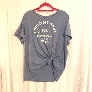 💙 Plus size graphic tee! 😍